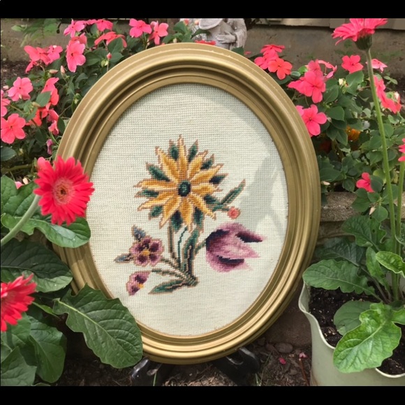 Beautiful vintage oval needle point picture! Beautiful flowers. #neddlepoint